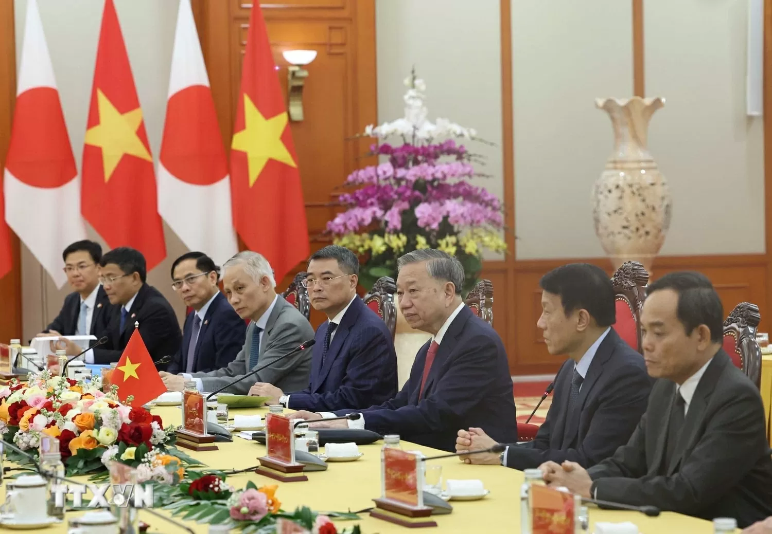 Party General Secretary meets with Japanese Prime Minister