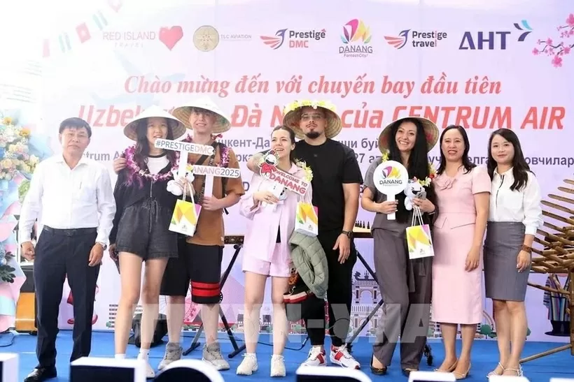Da Nang International Airport welcomes passengers on direct air route from Uzbekistan Da Nang International Airport welcomes passengers on direct air route from Uzbekistan