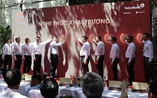 Nearly 800 domestic, int'l journalists to cover 50th anniversary of national reunification Nearly 800 domestic, int'l journalists to cover 50th anniversary of national reunification