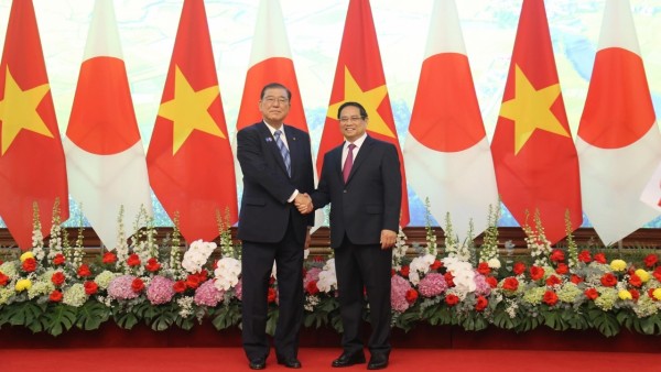 Prime Minister Pham Minh Chinh and Japanese Prime Minister Ishiba Shigeru hold talks to strengthen cooperation