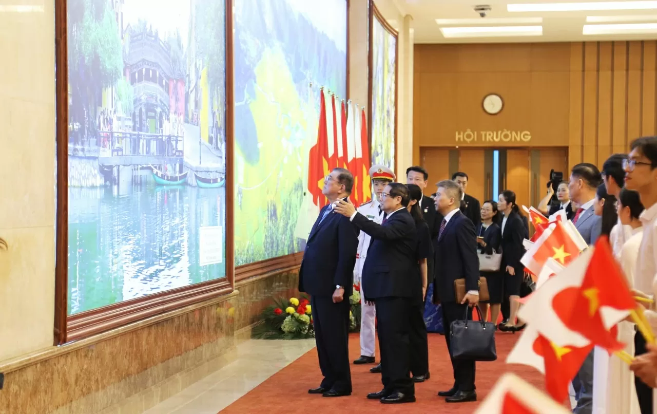 Prime Minister Pham Minh Chinh and Japanese Prime Minister Ishiba Shigeru hold talks in Hanoi Prime Minister Pham Minh Chinh and Japanese Prime Minister Ishiba Shigeru hold talks in Hanoi