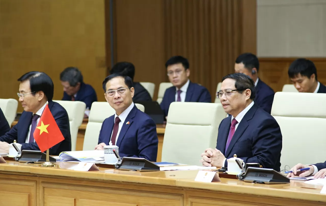 Prime Minister Pham Minh Chinh and Japanese Prime Minister Ishiba Shigeru hold talks in Hanoi