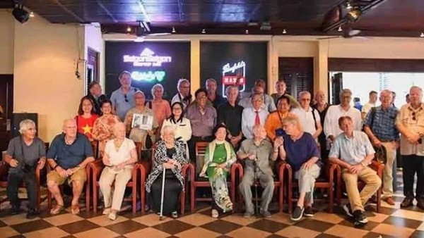 Former war correspondents reunite 50 years after Liberation of the South and National Reunification