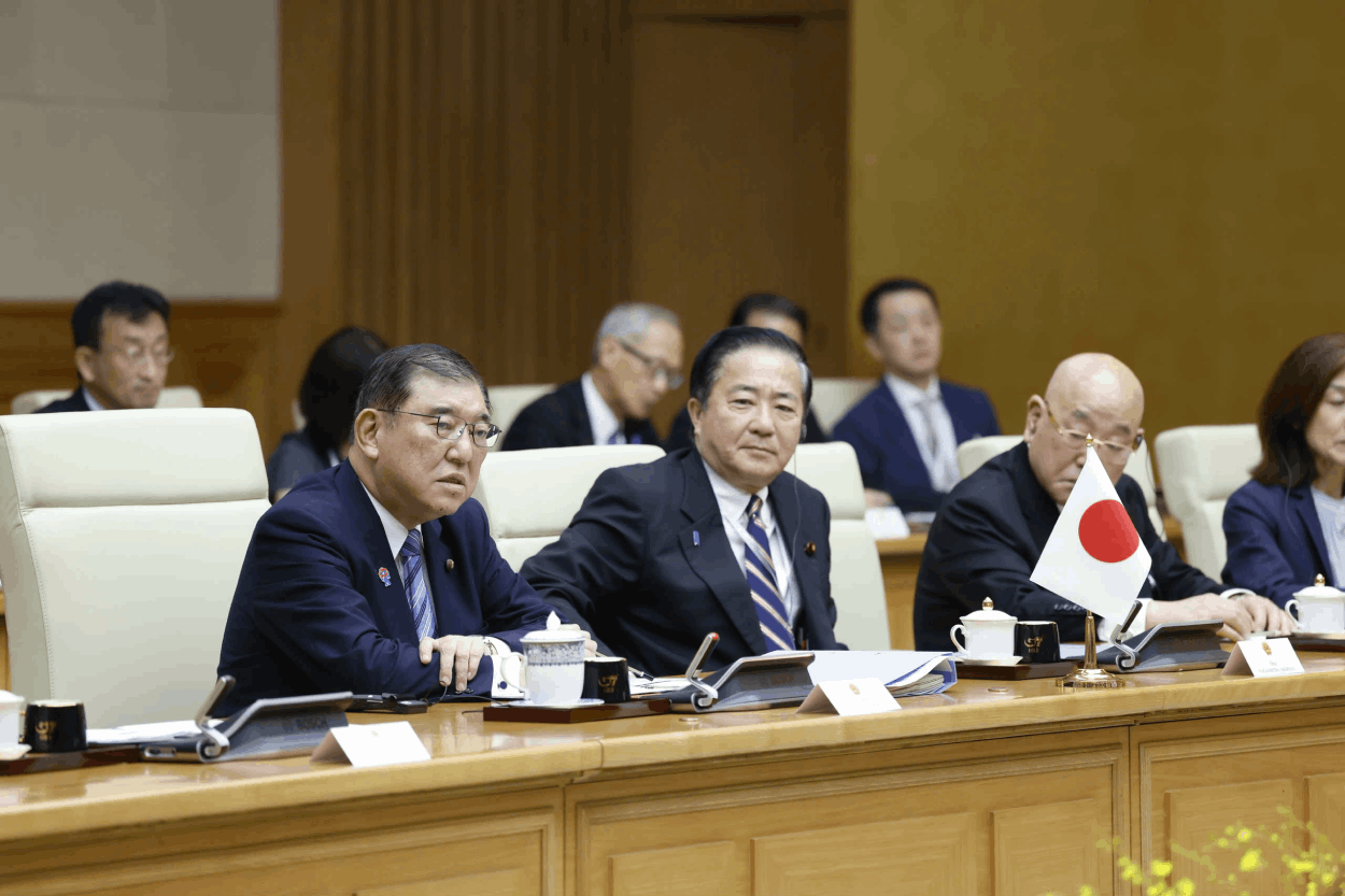 Prime Minister Pham Minh Chinh and Japanese Prime Minister Ishiba Shigeru hold talks in Hanoi