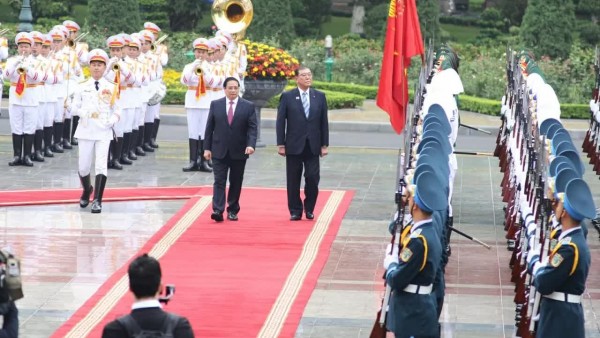 Vietnam, Japan Prime Ministes adopt Joint Communiqué