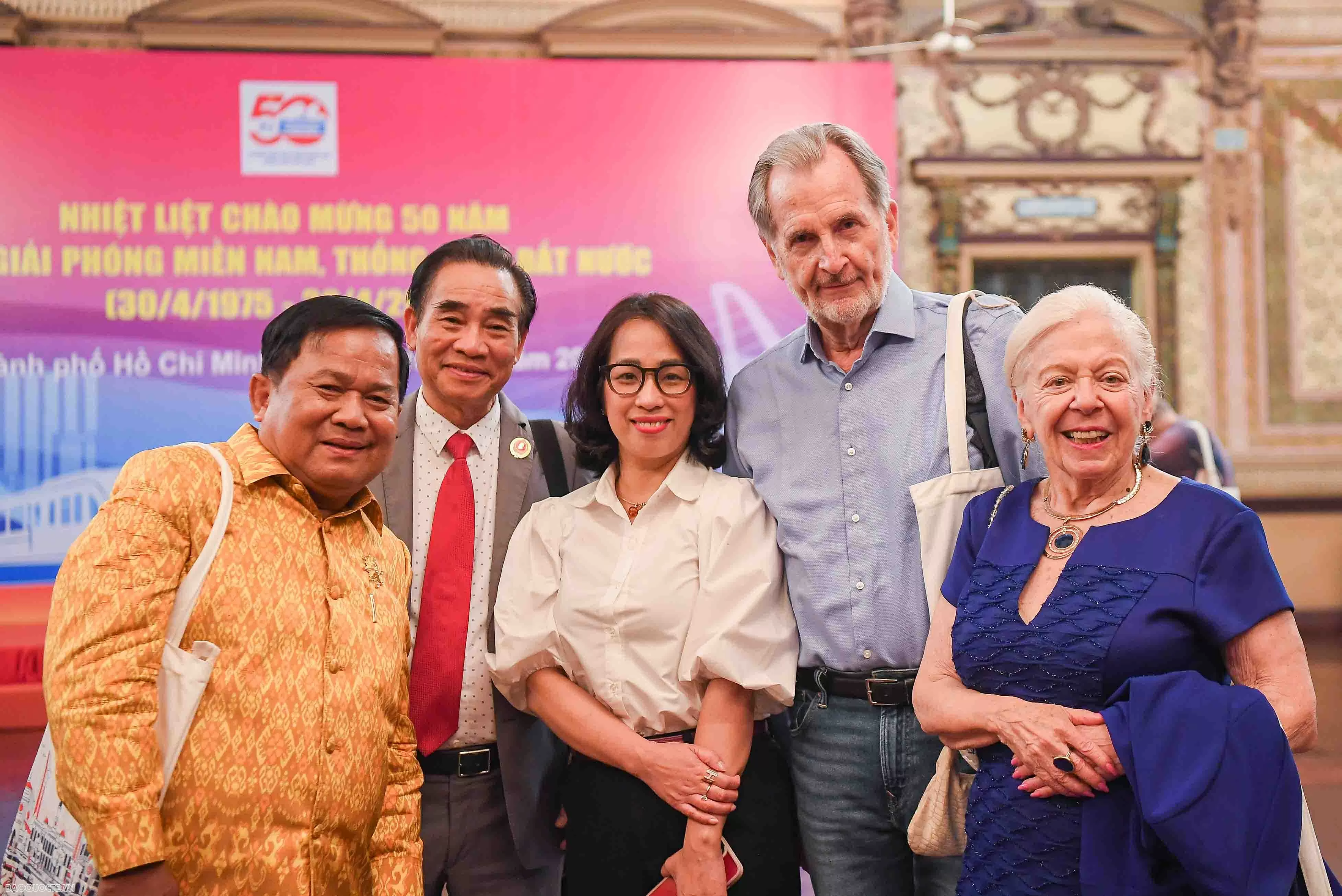 War correspondents return to nurture ties with Vietnam