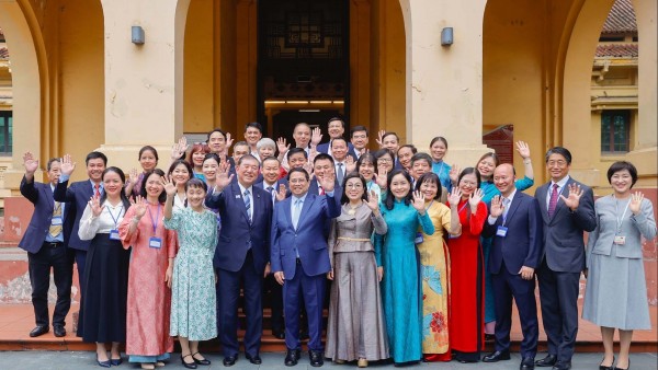 Japanese Prime Minister wraps up official visit to Vietnam