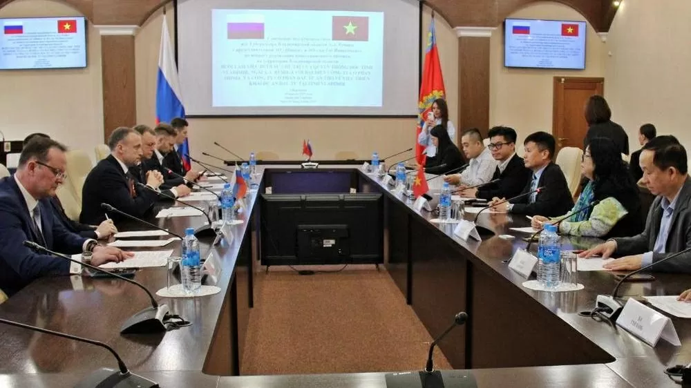 Đại diện Công ty An Thọ ký hợp tác với Chính phủ vùng Vladimir (Nga).