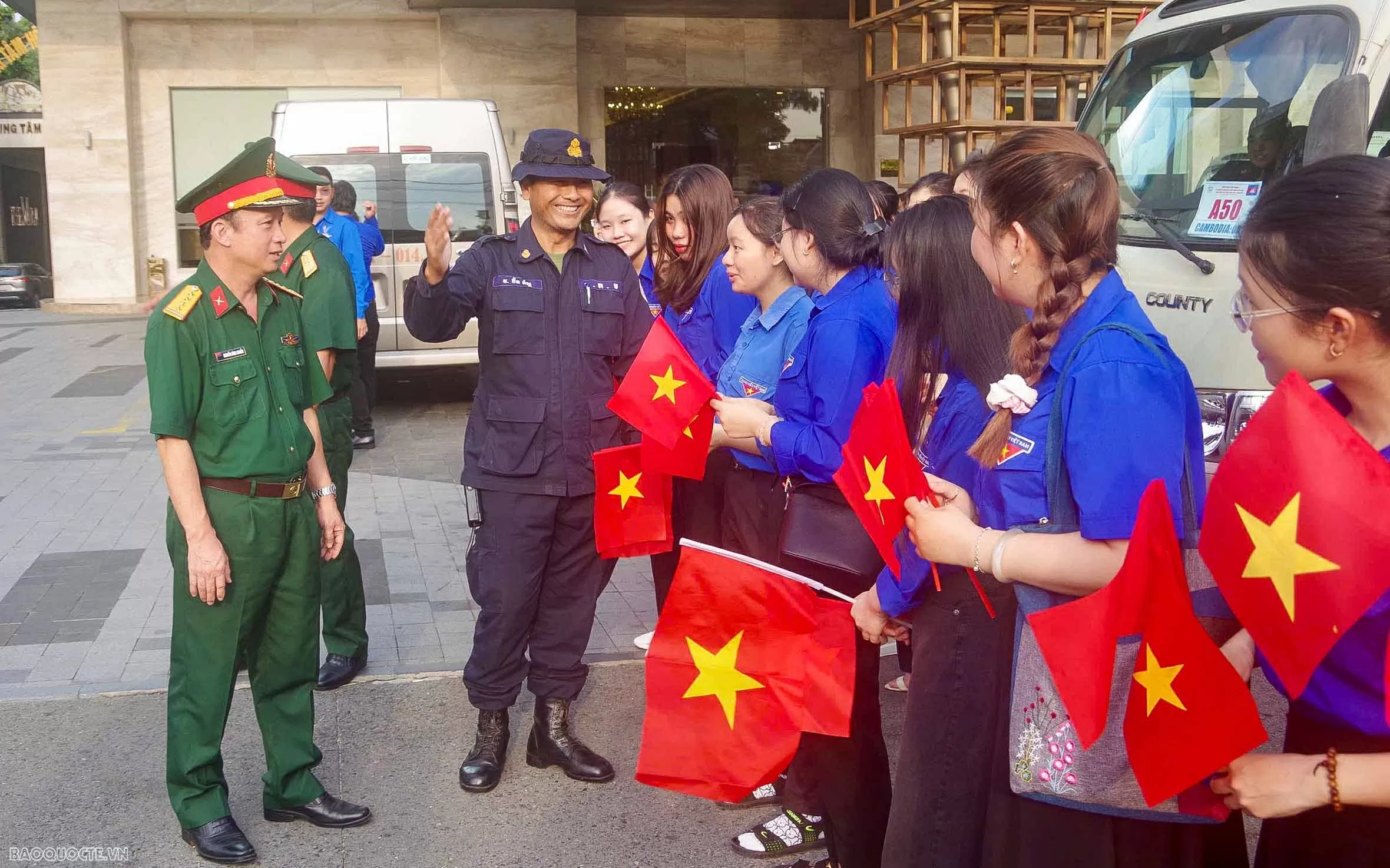 Vietnam bids farewell to Chinese, Lao and Cambodian military delegations after completing parade mission
