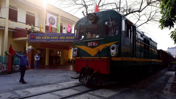Prime Minister Pham Minh Chinh orders fast-track construction of Lao Cai - Hanoi - Hai Phong railway