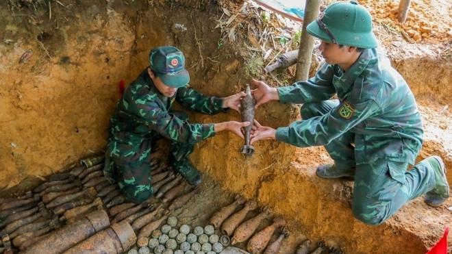 Vietnam, US enhance ties with new UXO disposal training facility
