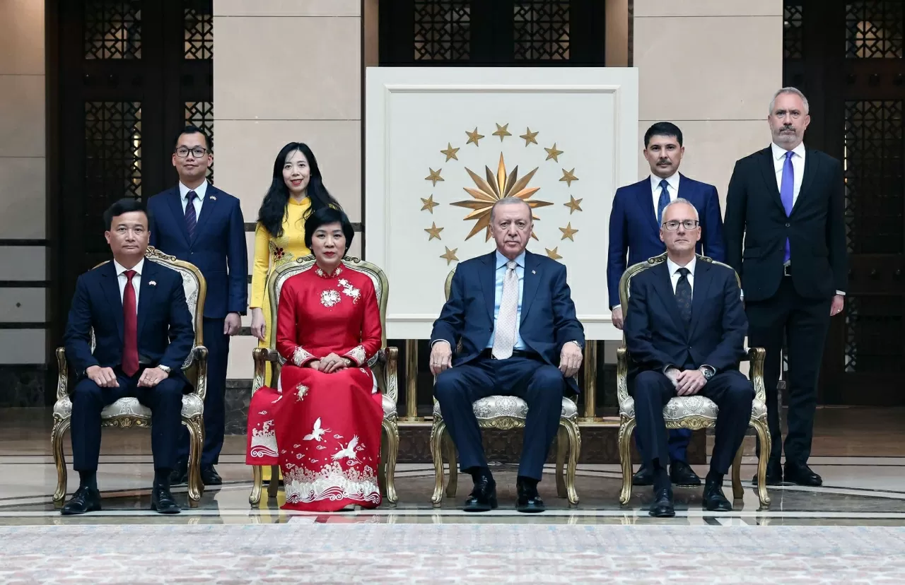 Ambassador Dang Thi Thu Ha presents credentials to Turkish President Recep Tayyip Erdogan