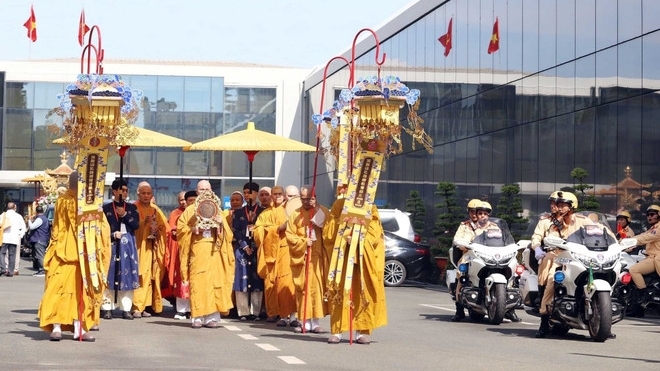 Sacred relics of the Buddha arrive in Vietnam for UN Day of Vesak