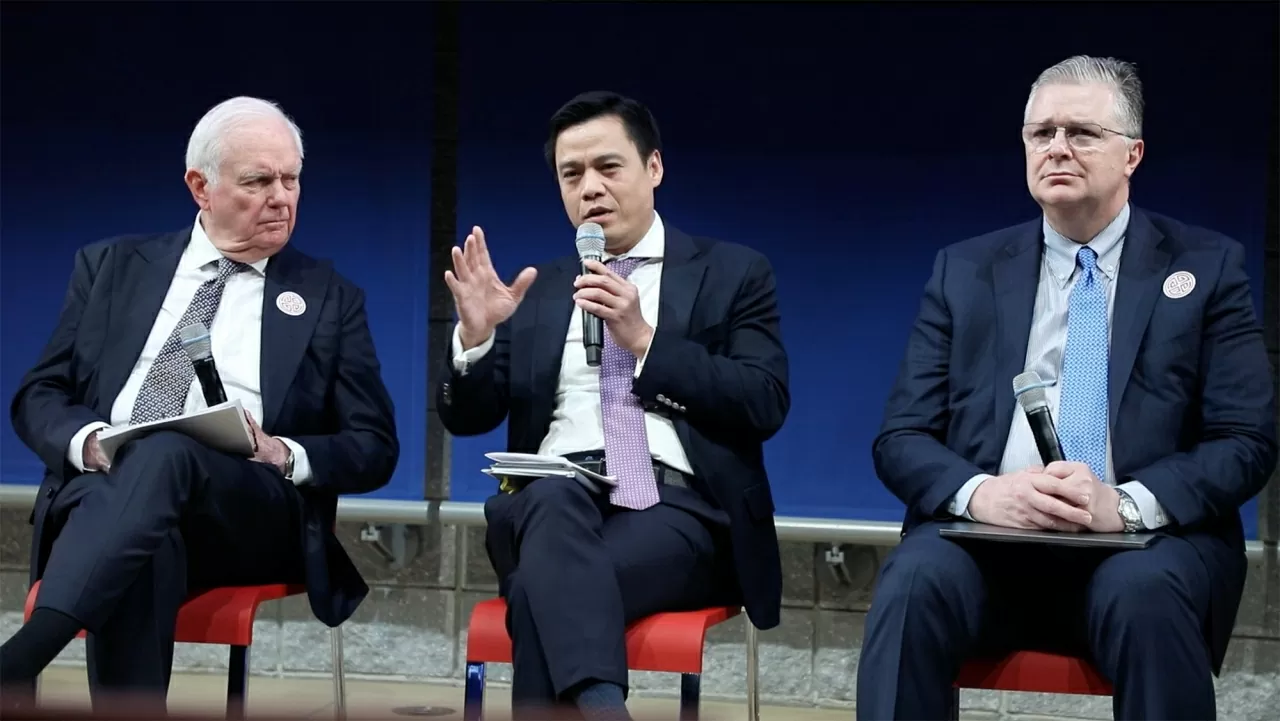 Đại sứ. Trưởng Phái đoàn Việt Nam tại Mỹ Liên hợp quốc Đặng Hoàng Giang phát biểu và thảo luận tại phiên thứ hai của Tọa đàm.