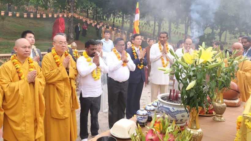 Sri Lankan President Anura Kumara Dissanayaka visits Bai Dinh Pagoda