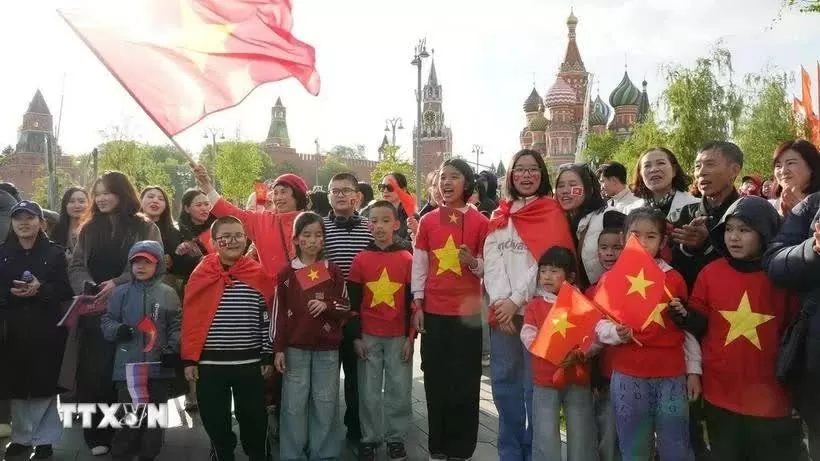 OVs in Russia greet Vietnamese soldiers preparing Victory Day parade in Red Square