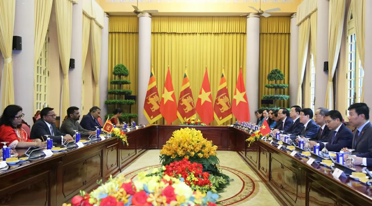 President Luong Cuong and Sri Lankan President Anura Kumara Dissanayaka hold talks in Hanoi