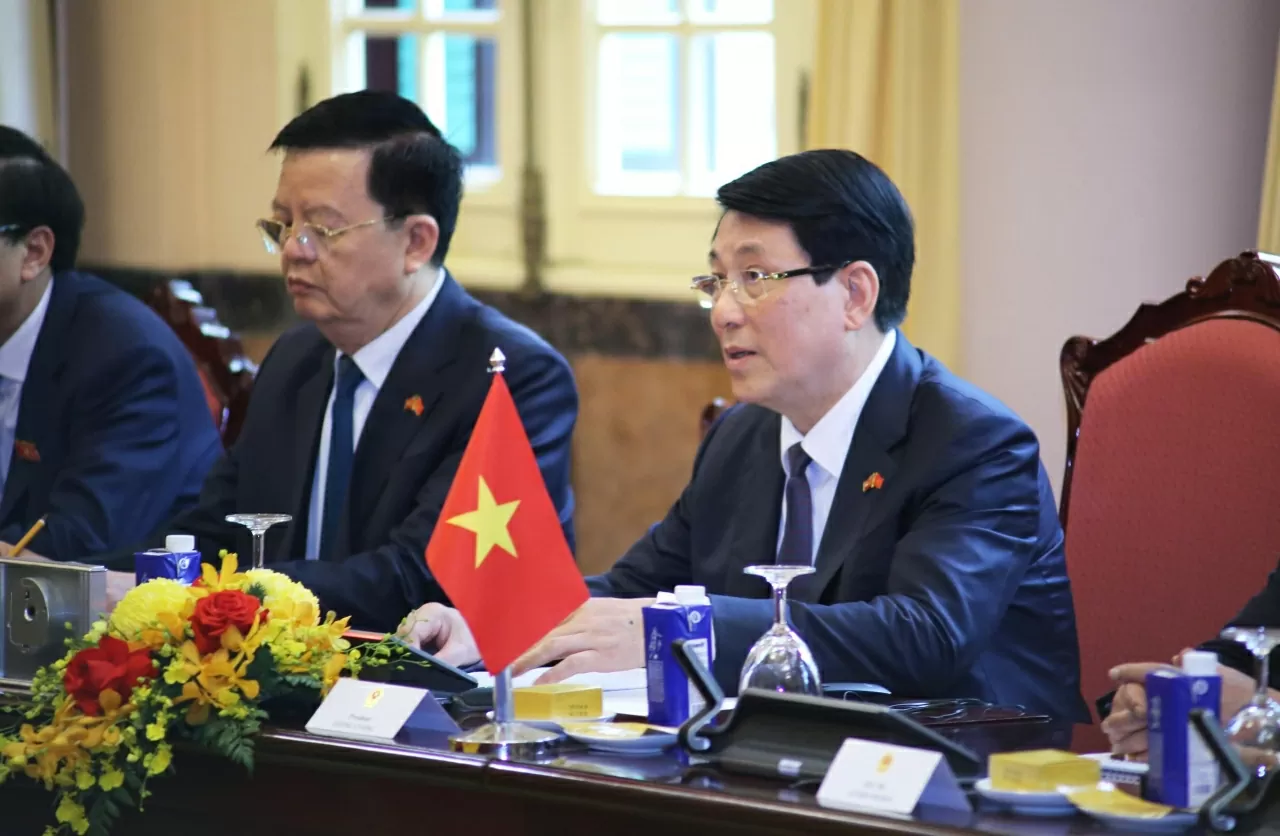 President Luong Cuong and Sri Lankan President Anura Kumara Dissanayaka hold talks in Hanoi