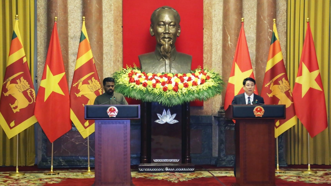 Vietnam, Sri Lanka Presidents hold joint press conference, vow to promote relations
