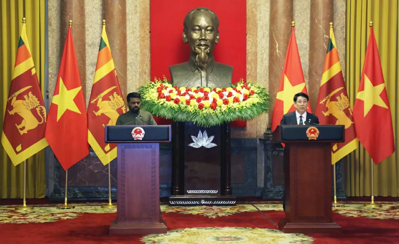 Vietnam, Sri Lanka Presidents hold joint press conference, vow to promote relations