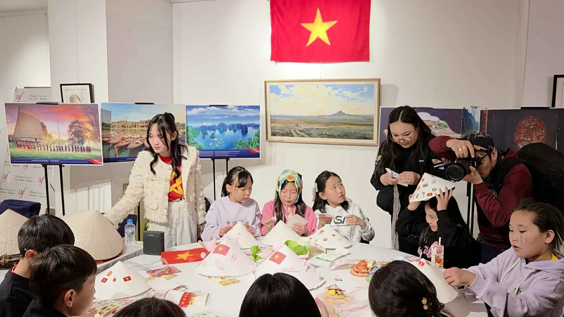 Gian hàng Việt Nam tạo dấu ấn tại sự kiện văn hóa quốc tế ở Mông Cổ Gian hàng Việt Nam tạo dấu ấn tại sự kiện văn hóa quốc tế ở Mông Cổ