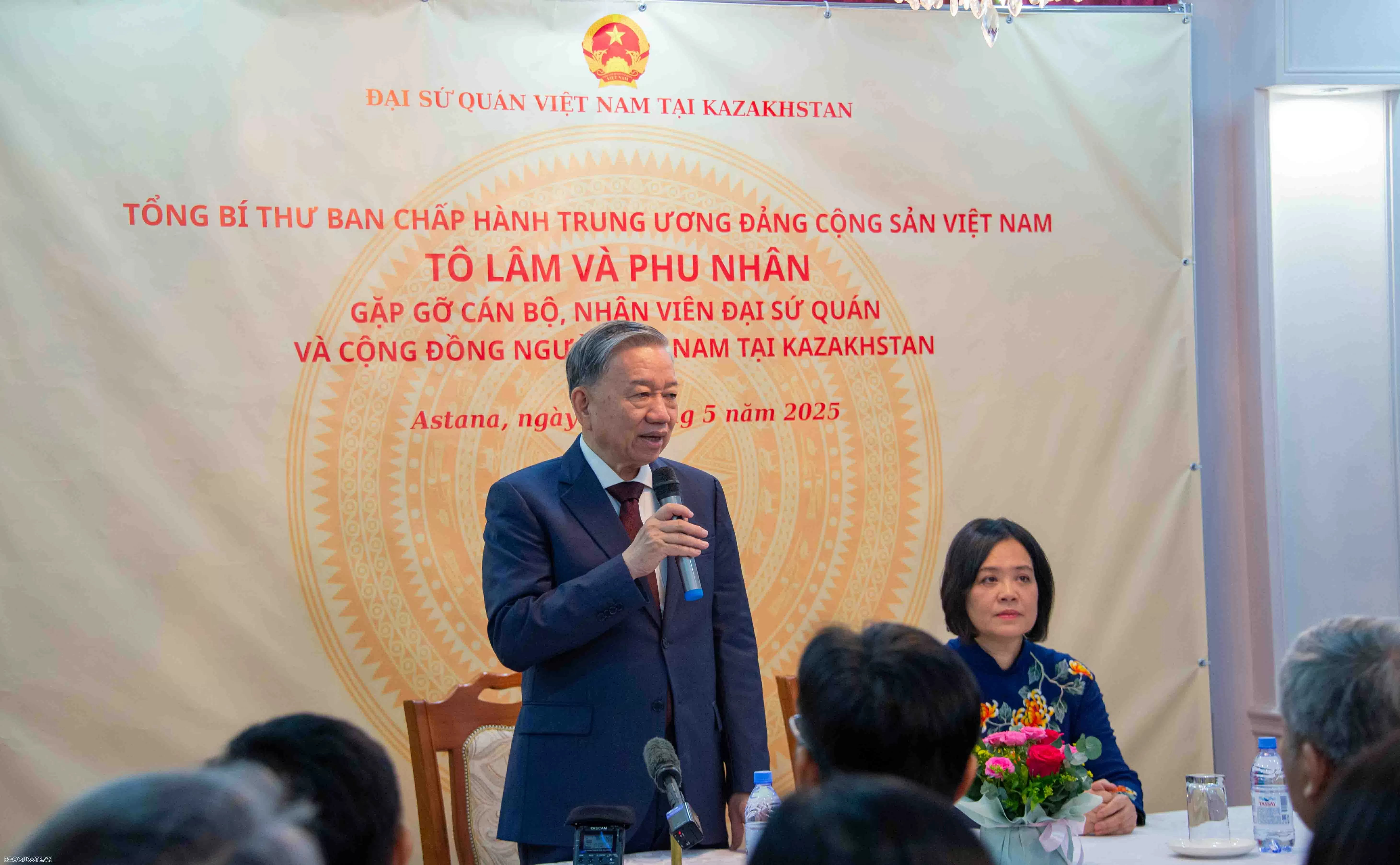 Party General Secretary To Lam meets with Vietnamese community in Kazakhstan Party General Secretary To Lam meets with Vietnamese community in Kazakhstan