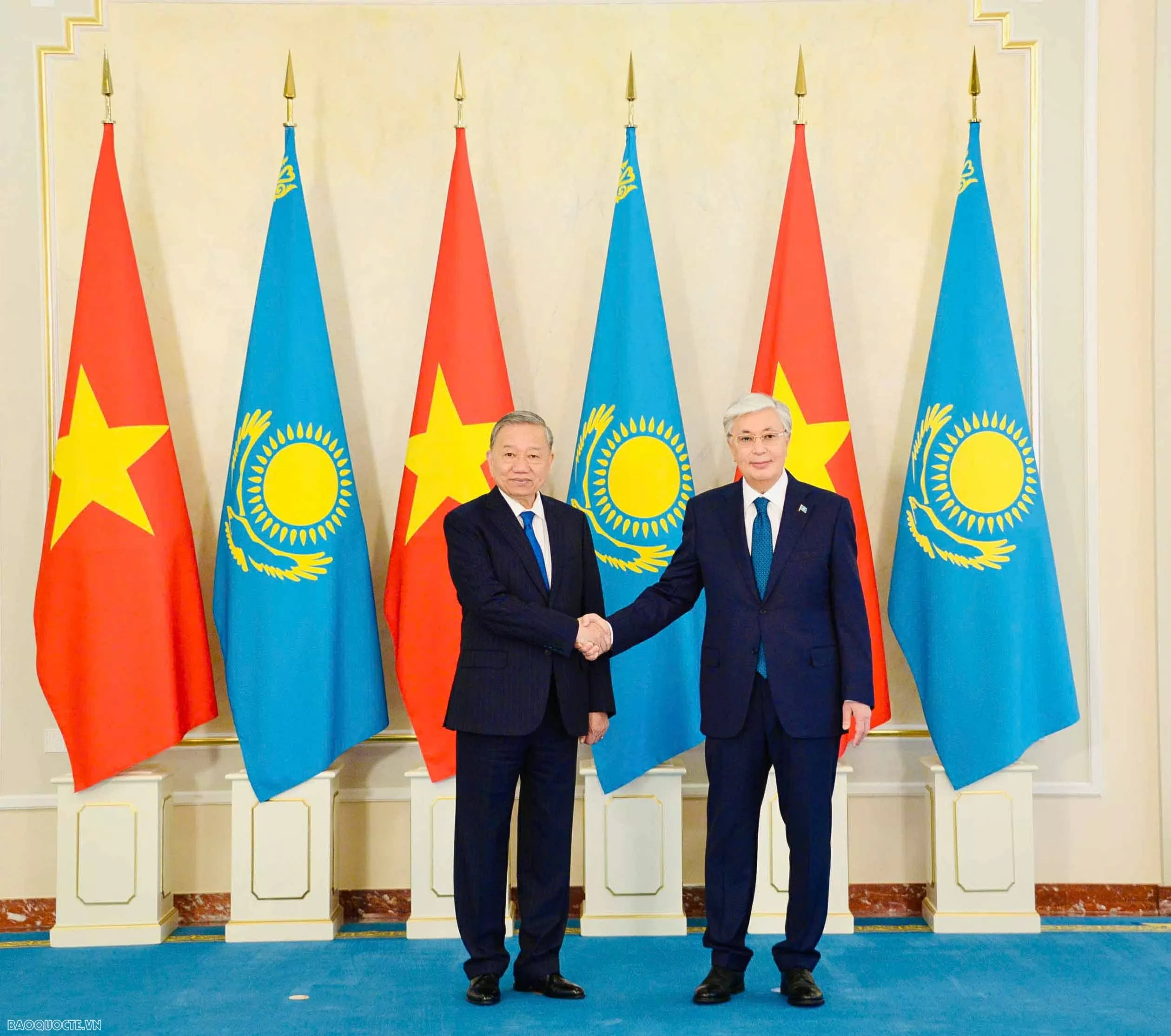 Welcome ceremony held in Astana for Party General Secretary To Lam