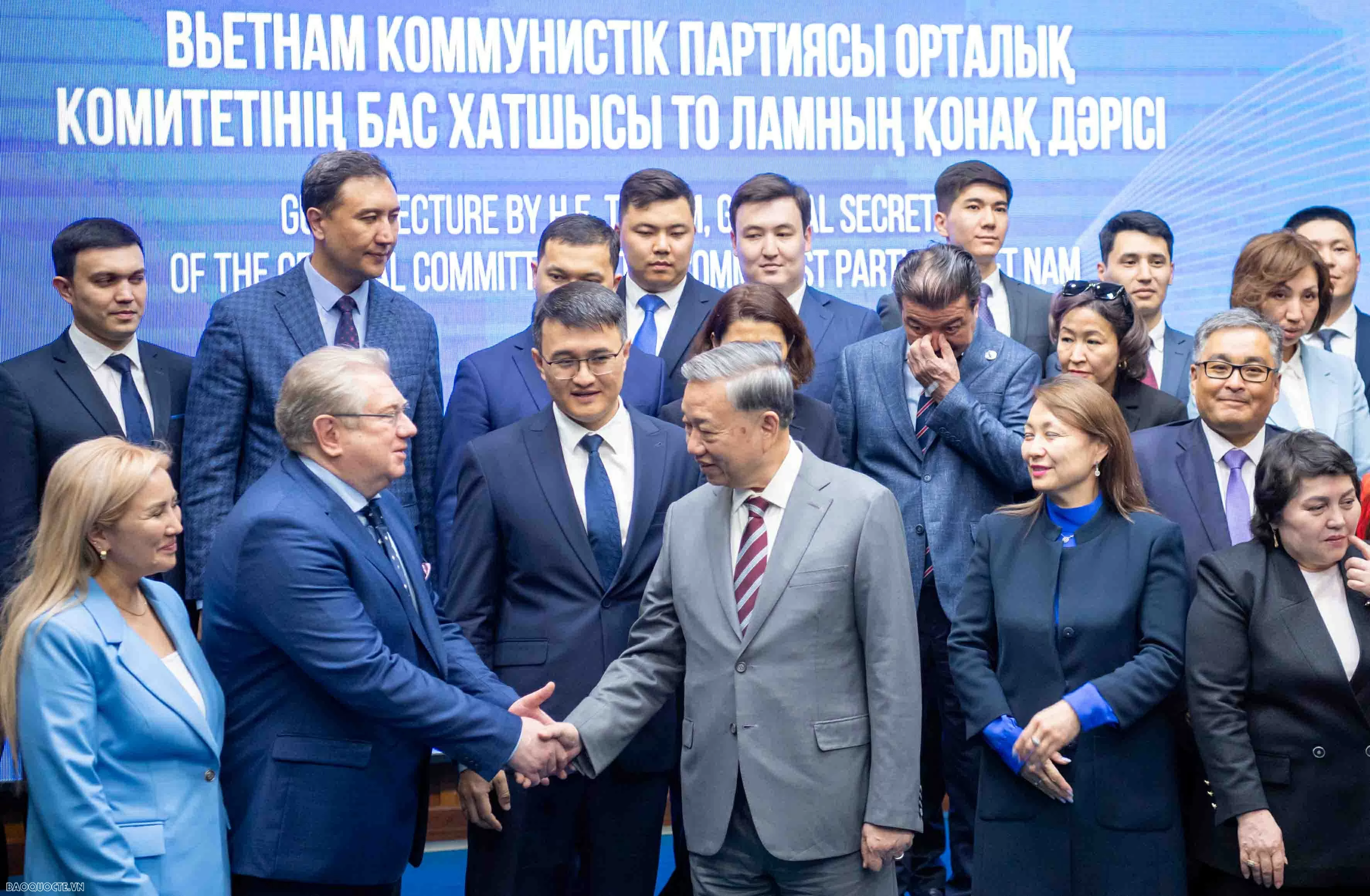 Để quan hệ Việt Nam-Kazakhstan như đôi cánh đại bàng trên thảo nguyên Saryarka Để quan hệ Việt Nam-Kazakhstan như đôi cánh đại bàng trên thảo nguyên Saryarka
