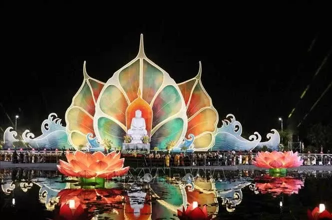 Over 10,000 people pray for peace within framework of Vesak 2025 Over 10,000 people pray for peace within framework of Vesak 2025