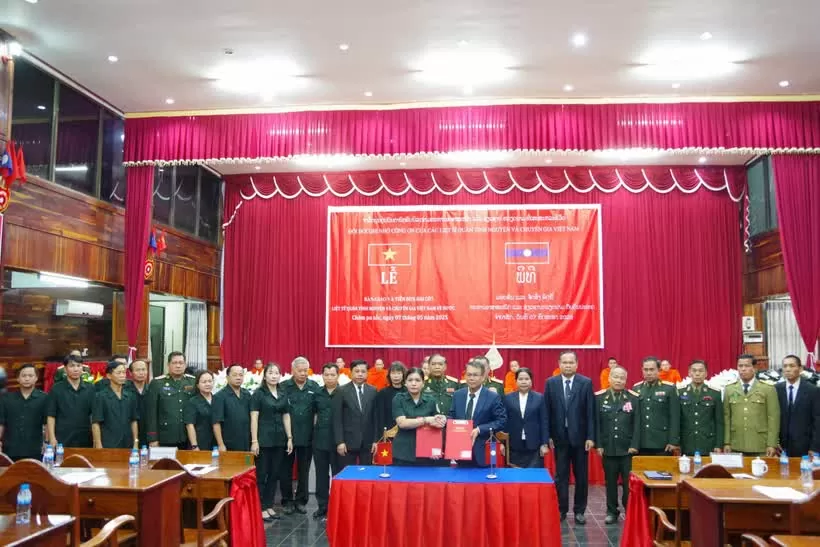 Remains of Vietnamese matyrs, soldiers repatriated from Laos Remains of Vietnamese matyrs, soldiers repatriated from Laos