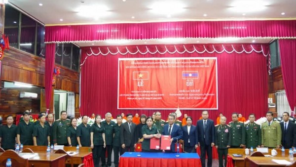 Remains of 16 Vietnamese matyrs, soldiers repatriated from Champasak, Laos