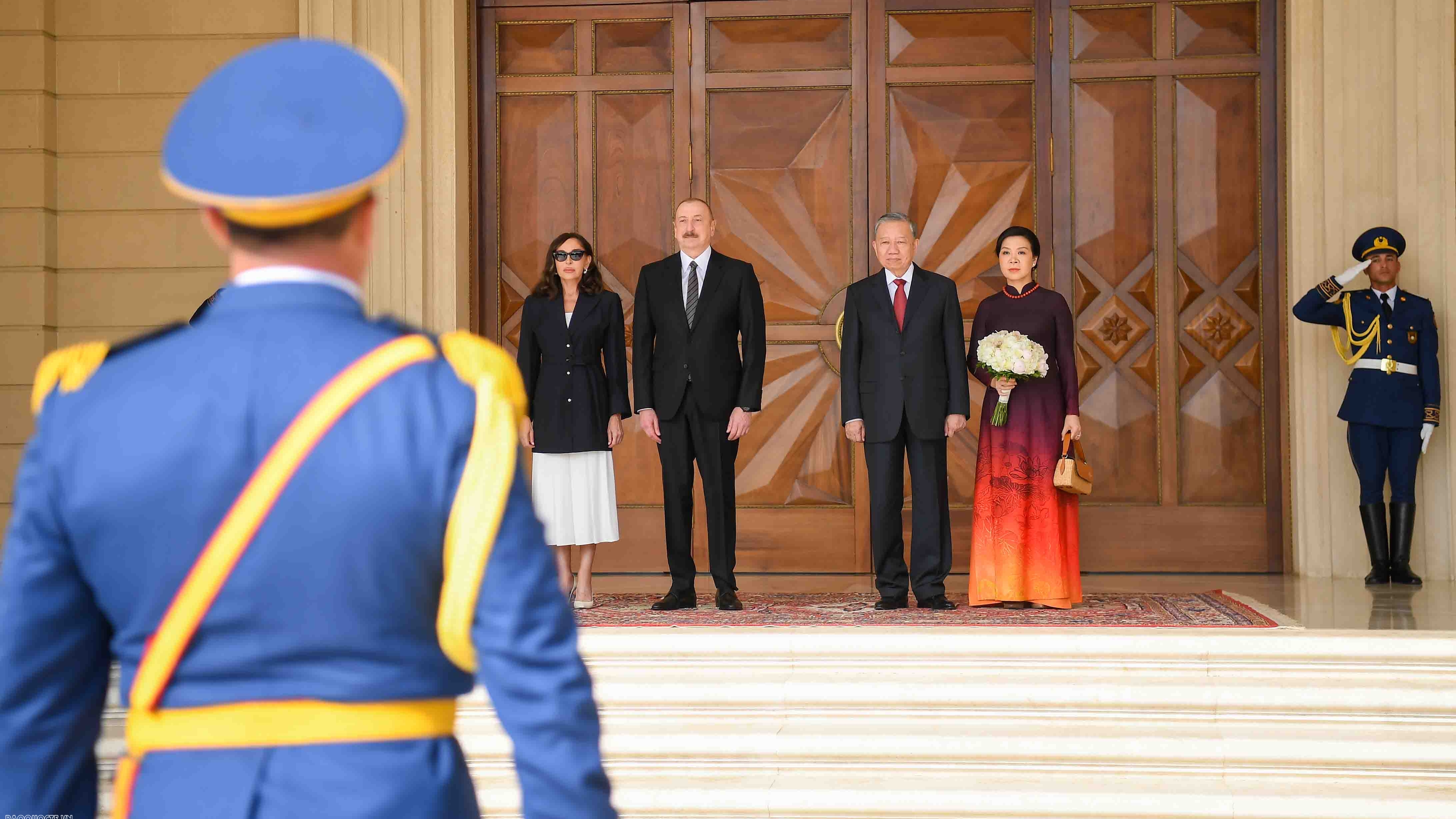 Official welcome ceremony for Party General Secretary To Lam and his spouse in Baku, Azerbaijan