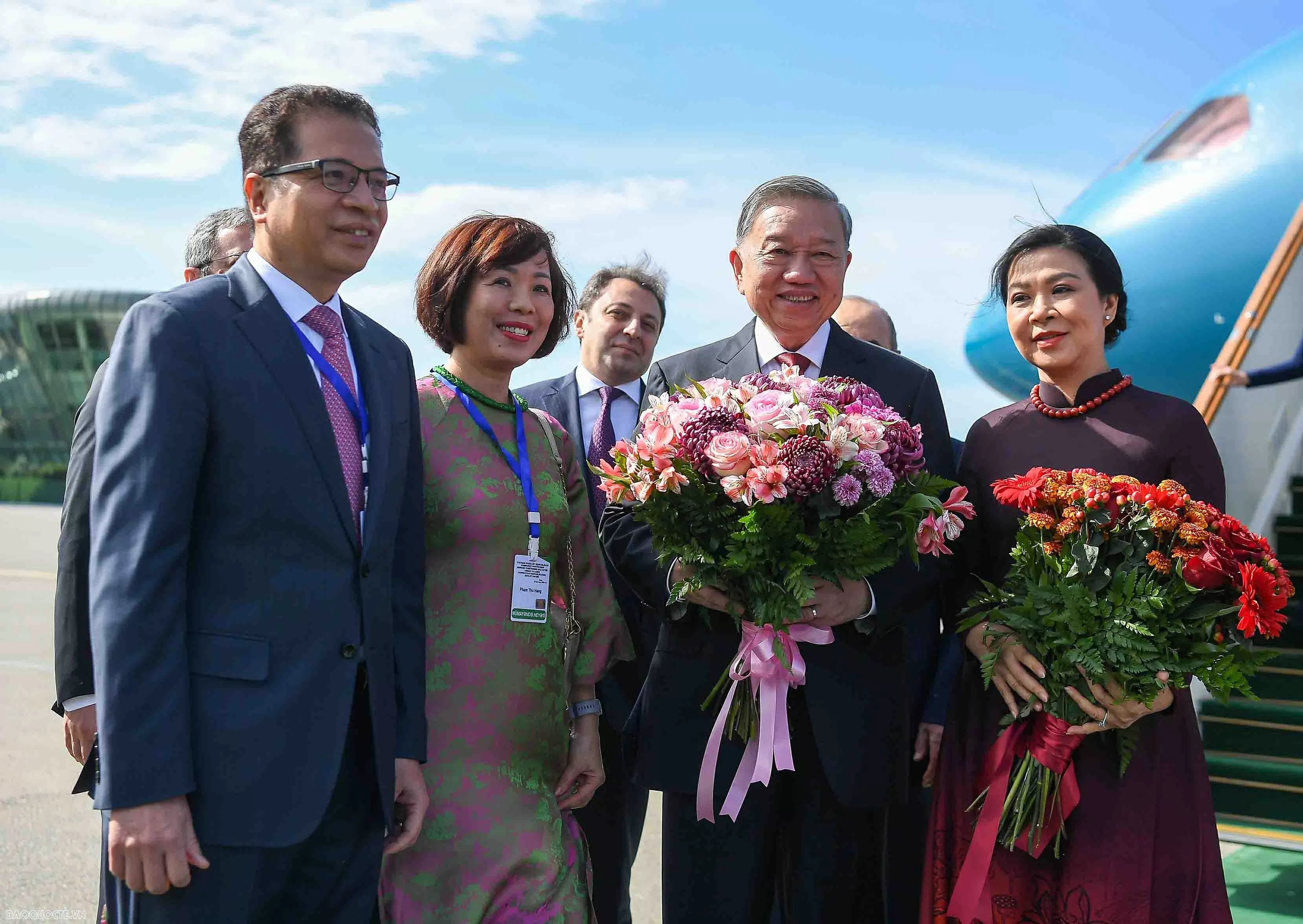 Tổng Bí thư Tô Lâm và Phu nhân đến Baku, bắt đầu thăm cấp Nhà nước Azerbaijan Tổng Bí thư Tô Lâm và Phu nhân đến Baku, bắt đầu thăm cấp Nhà nước Azerbaijan