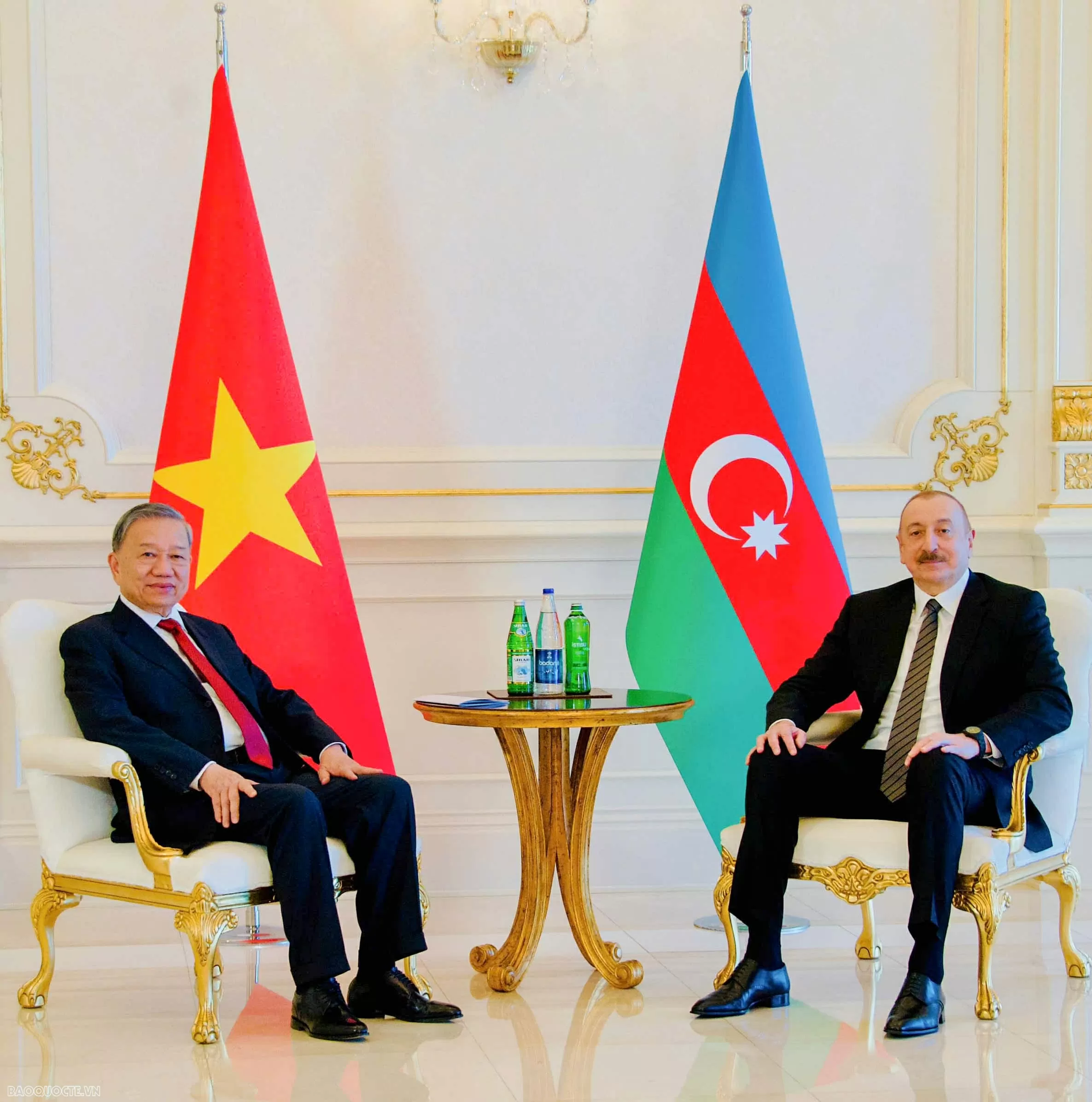 Party chief witnesses signing of Vietnam-Azerbaijan agreements, addresses media after Baku talks