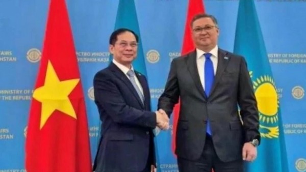 Vietnam, Kazakhstan Deputy Prime Ministers seek ways to promote bilateral ties