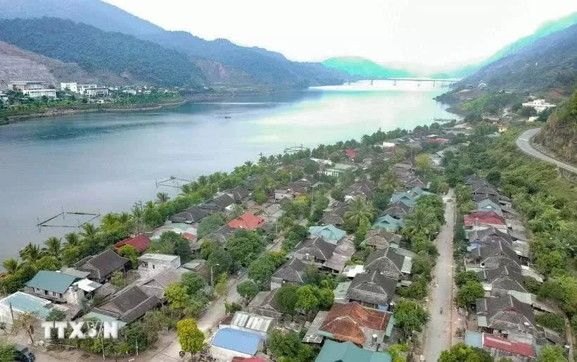 Vietnam's record set for White Thai stilt houses in Muong Lay Vietnam's record set for White Thai stilt houses in Muong Lay