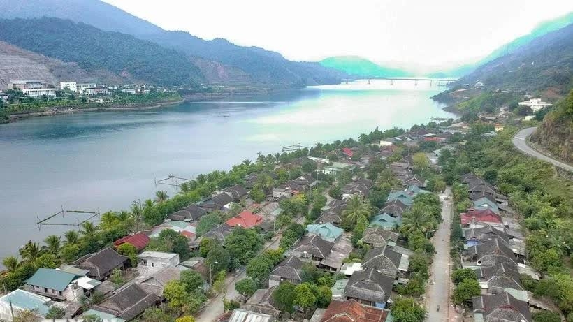 Vietnam's record set for White Thai stilt houses in Dien Bien province