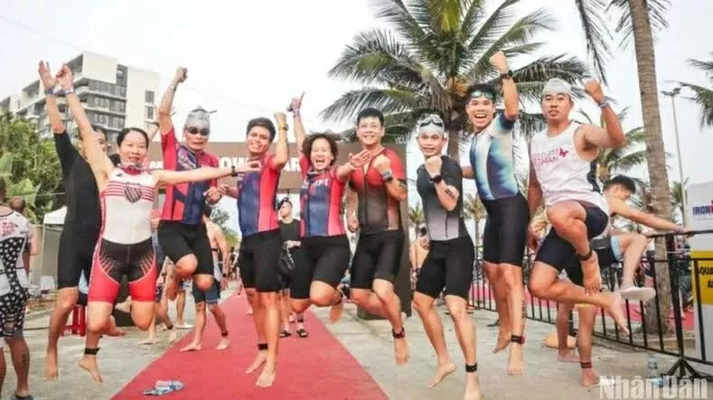 More than 3,500 athletes compete at IRONMAN 70.3 in Da Nang city