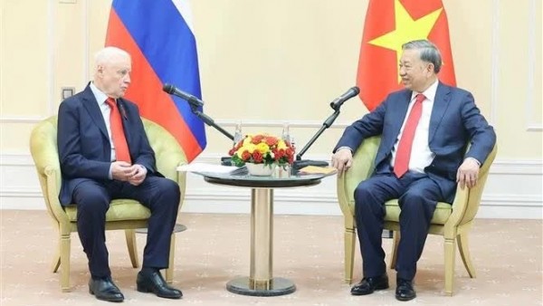 General Secretary To Lam meets with Russian Party leader