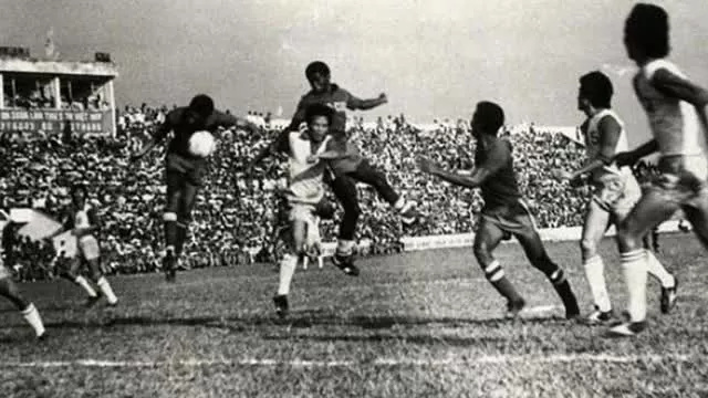 North-South football reunion at the Thong Nhat Stadium in HCM City on November 7, 1976. (File Photo of These Football Times) North-South football reunion at the Thong Nhat Stadium in HCM City on November 7, 1976. (File Photo of These Football Times)