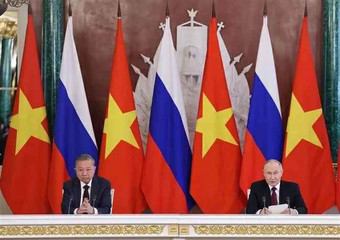 Party General Secretary To Lam (L) and President Vladimir Putin at the press conference. (Photo: VNA) Party General Secretary To Lam (L) and President Vladimir Putin at the press conference. (Photo: VNA)