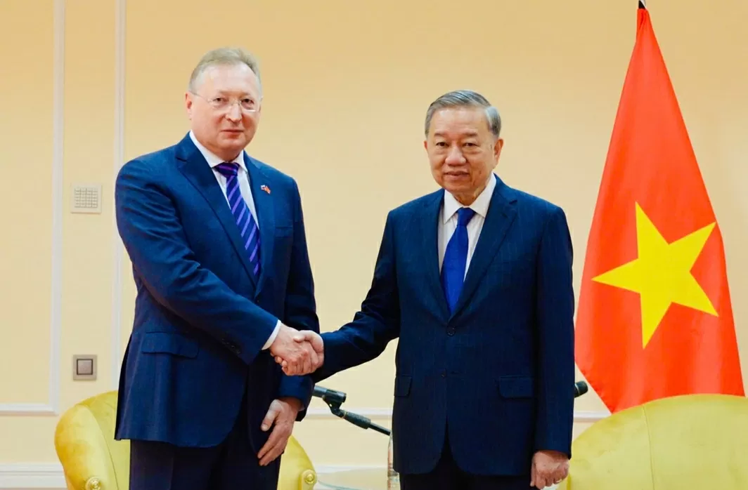 Party chief receives leaders of several leading Russian enterprises Party chief receives leaders of several leading Russian enterprises