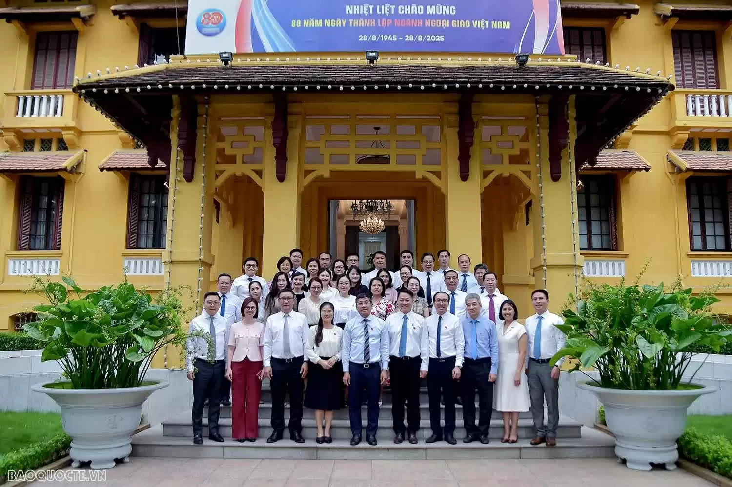 Promoting the role of the political nucleus, improving the effectiveness of the organization and personnel work of the Ministry of Foreign Affairs in