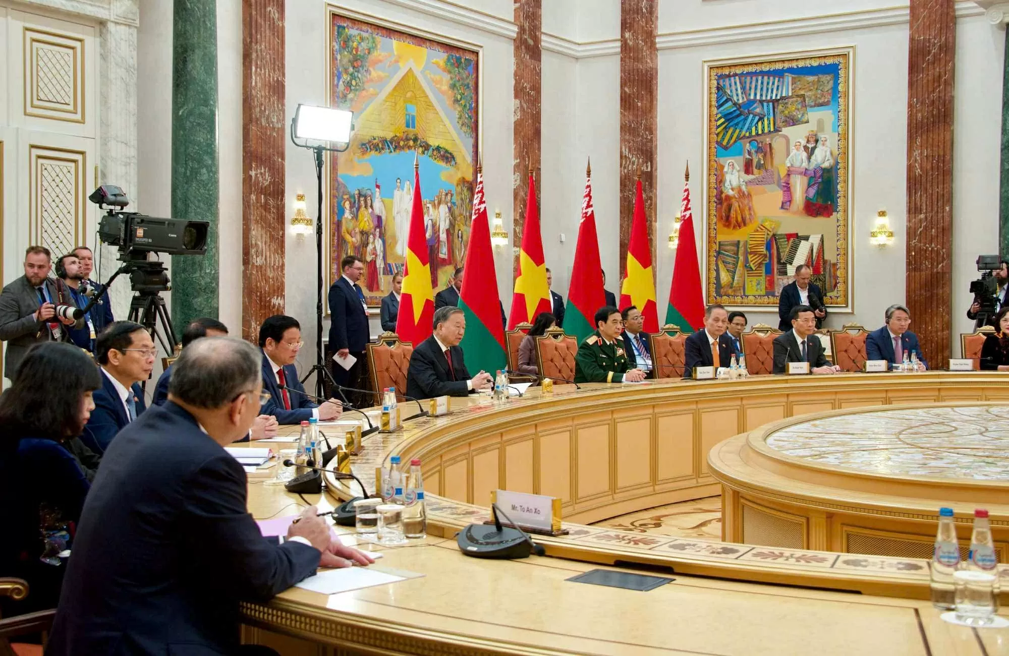 Party General Secretary To Lam, Belarusian President Aleksandr Lukashenko hold talks in Minsk