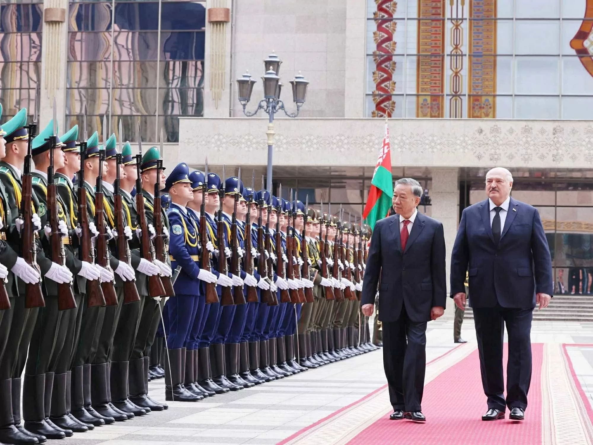 Welcome ceremony held for Party General Secretary To Lam in Minsk