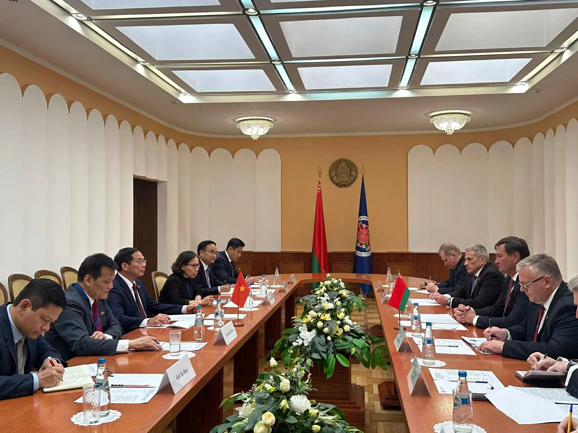 Phó Thủ tướng, Bộ trưởng Ngoại giao Bùi Thanh Sơn hội kiến Bộ trưởng Ngoại giao Belarus Maxim Ryzhenkov