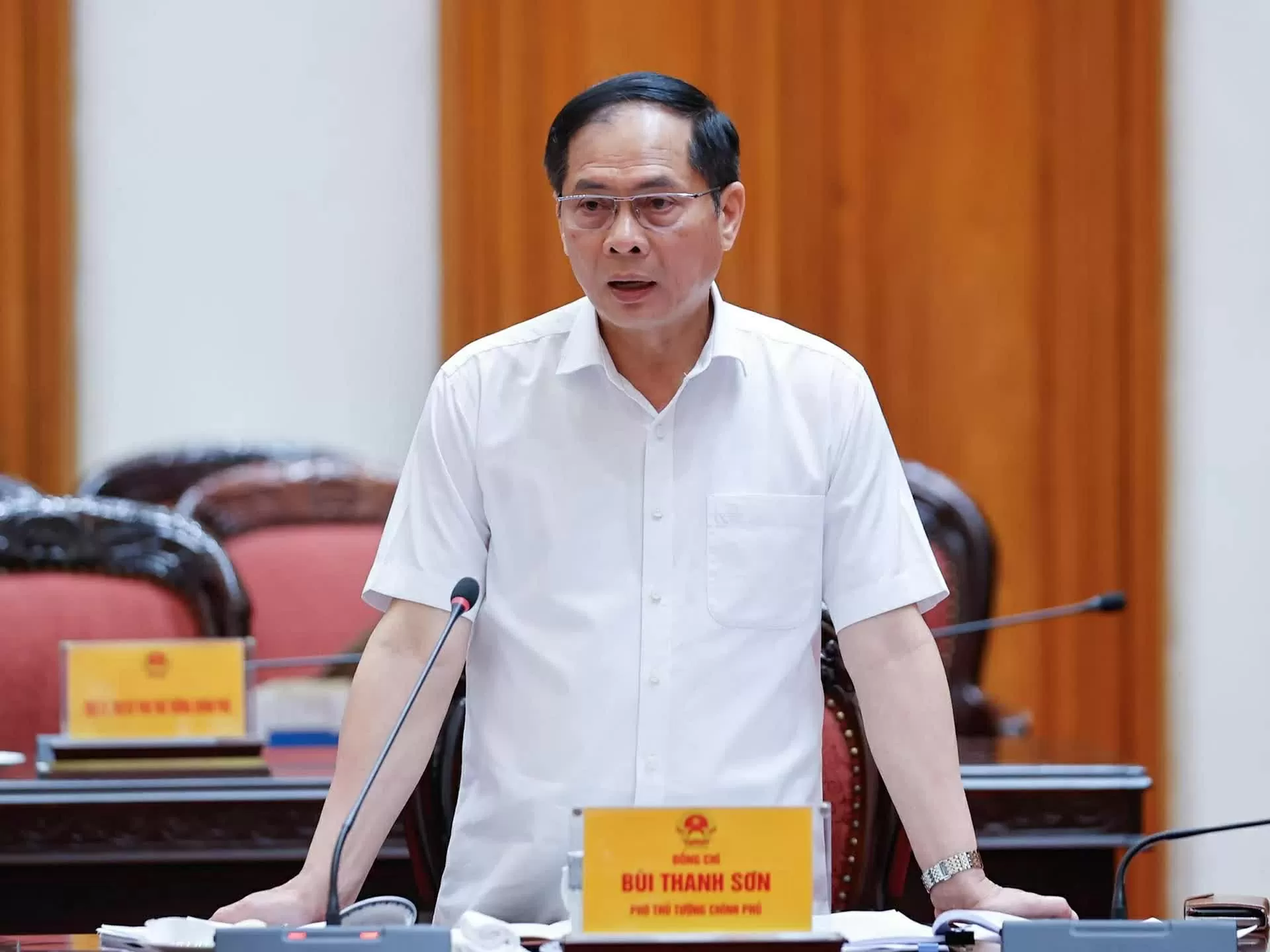 Enhancing foreign affairs in the era of growth, building a comprehensive, modern, professional and effective Diplomatic sector Enhancing foreign affairs in the era of growth, building a comprehensive, modern, professional and effective Diplomatic sector