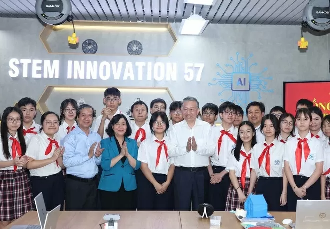 Party General Secretary To Lam requests promoting innovation, digital transformation in schools