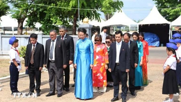 Vietnamese people in Laos visit historical relic site commemorating President Ho Chi Minh