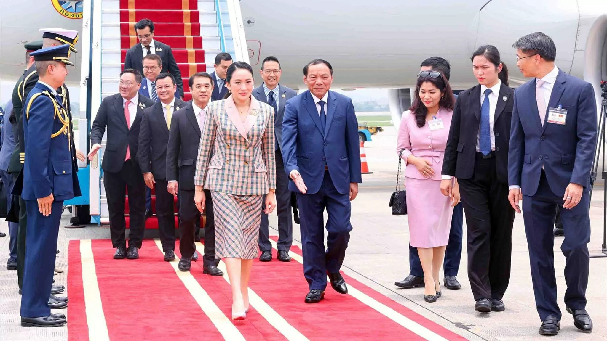 Thai Prime Minister Paetongtarn Shinawatra arrives in Hanoi, beginning official visit to Vietnam Thai Prime Minister Paetongtarn Shinawatra arrives in Hanoi, beginning official visit to Vietnam